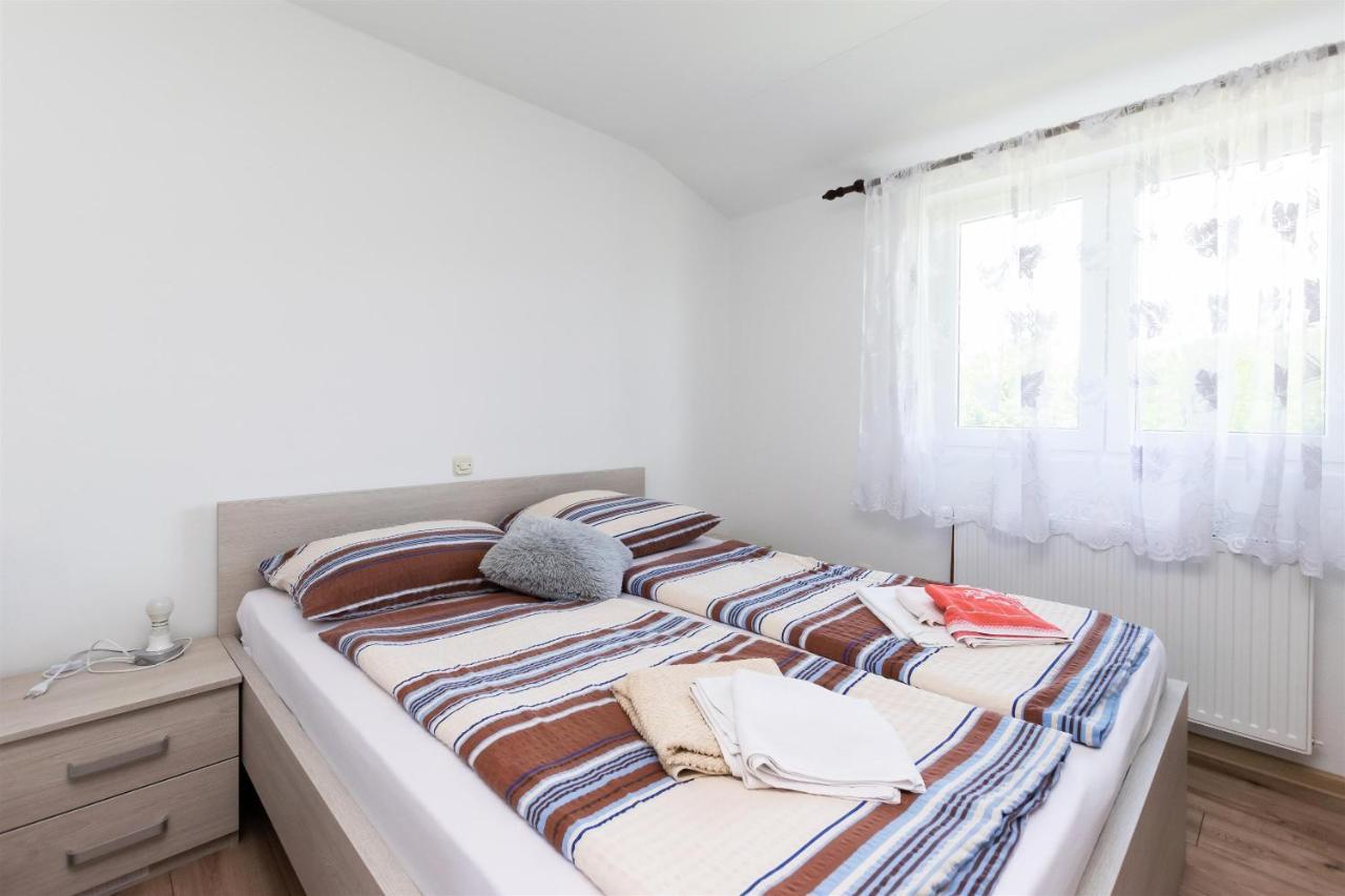 Apartments Boza ロパール エクステリア 写真