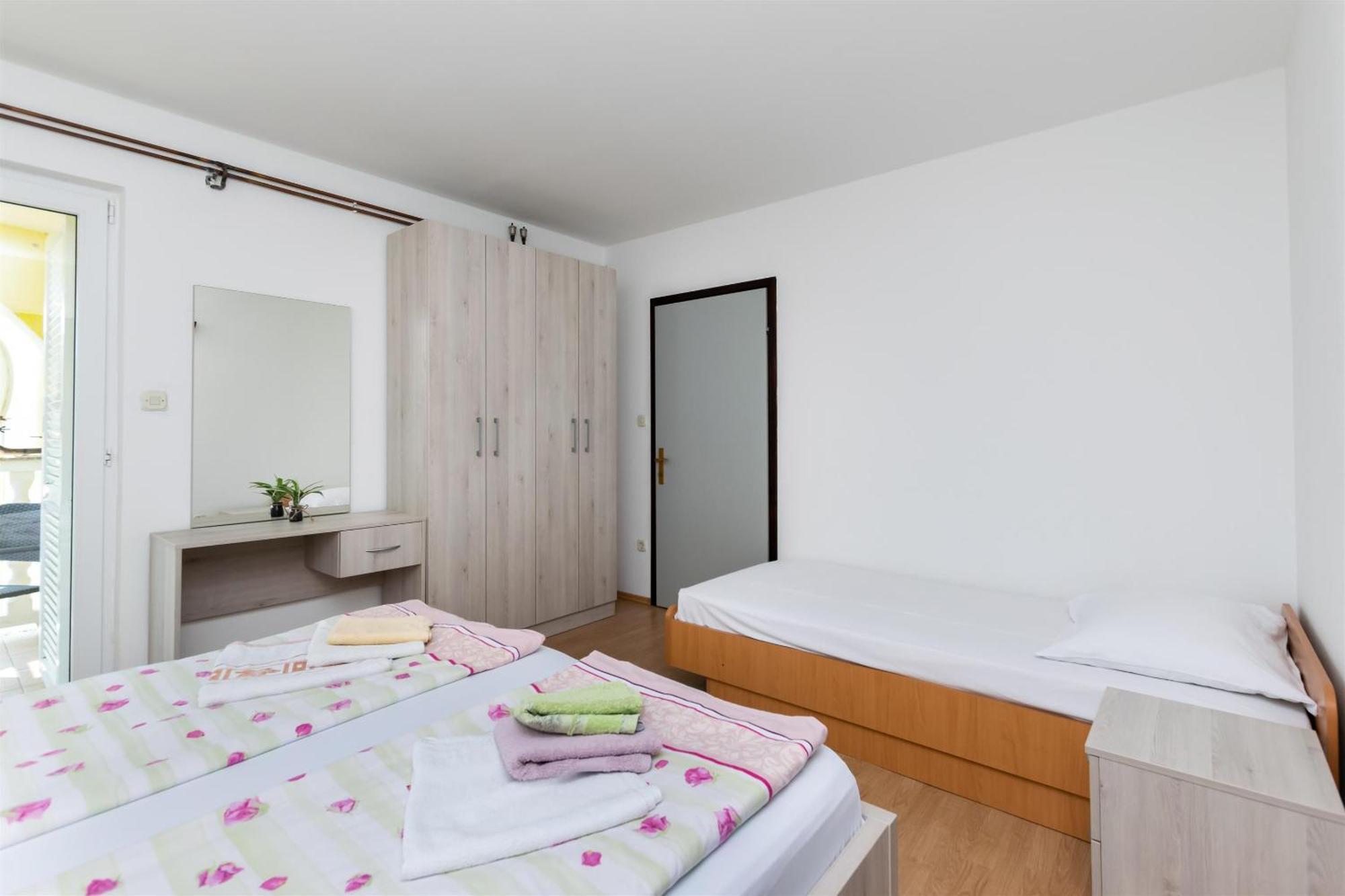 Apartments Boza ロパール エクステリア 写真